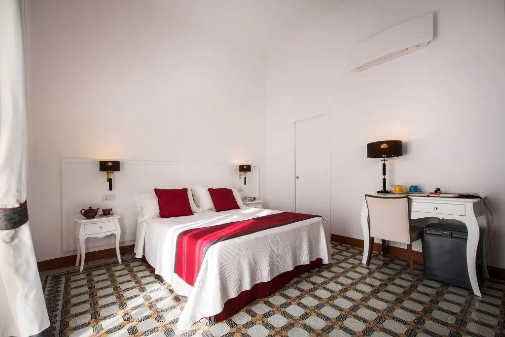 Room, Amalfi Luxury House, Naples