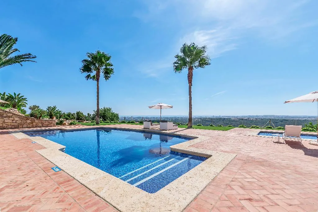 VILLA FIVE BEDROOMS WITH PRIVATE POOL Room, Shantivillas, Algarve