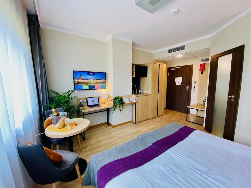 Double or Twin SUPERIOR Room, Conrad Comfort Hotel, Krakow