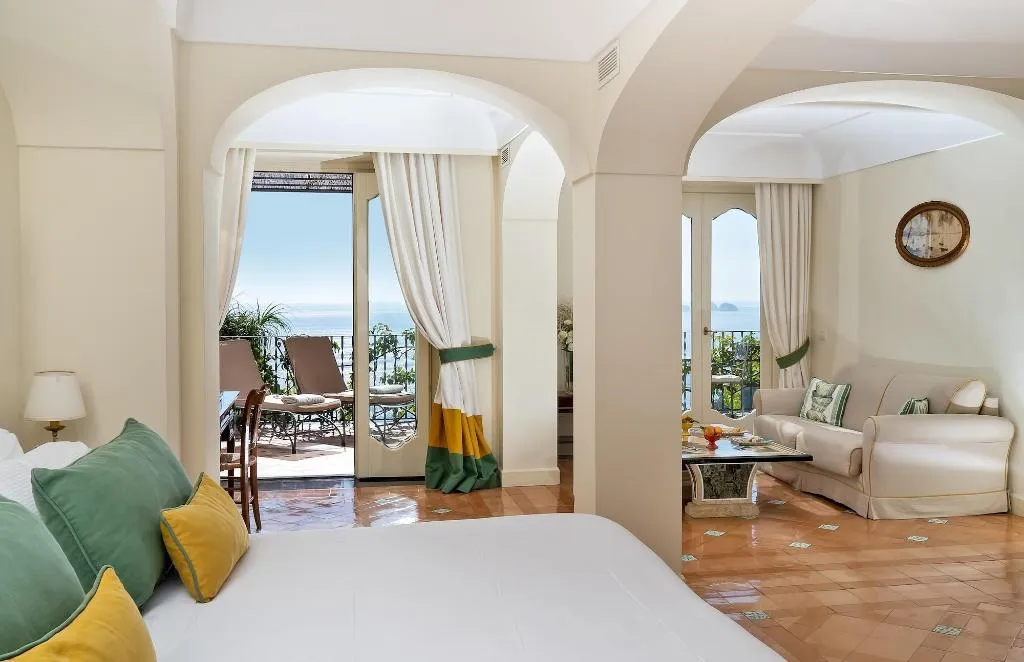 Room, Punta Regina, Naples