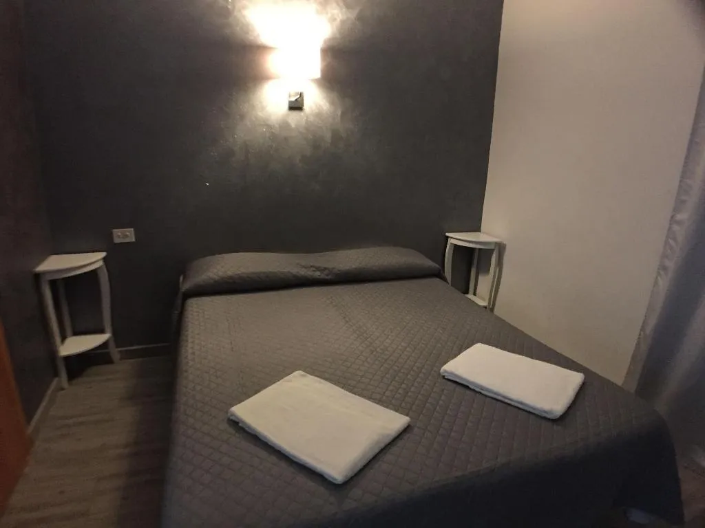 Room, Babyface, Naples