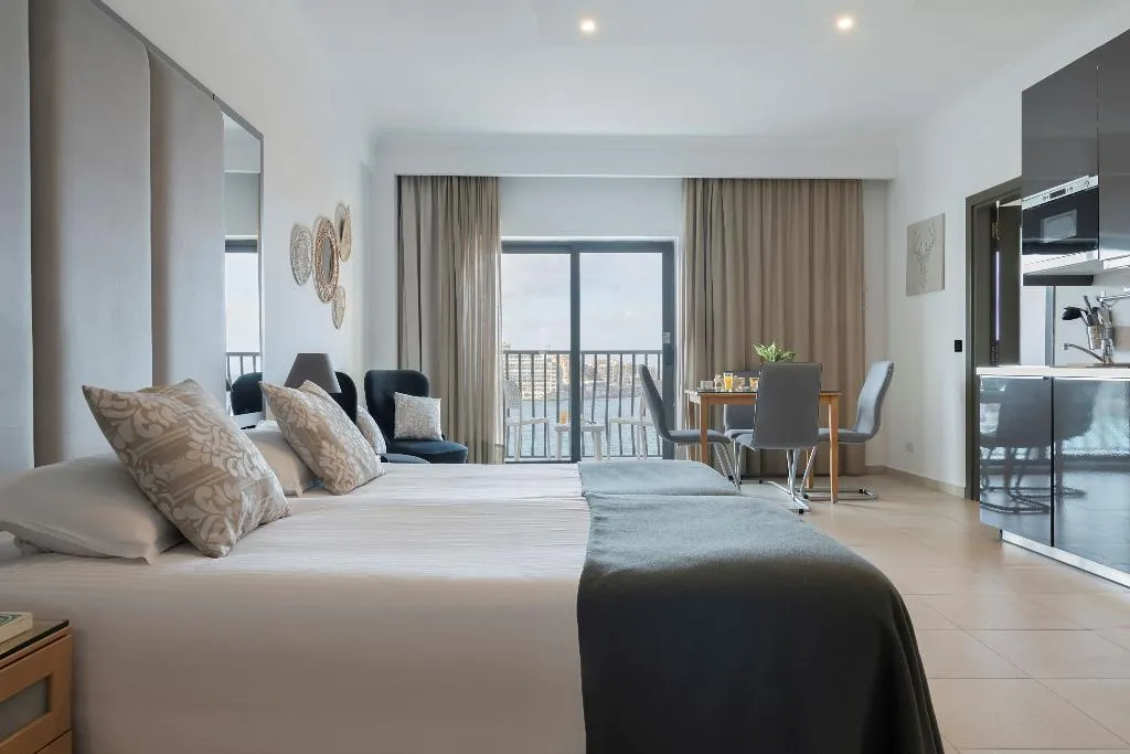 Room, Plaza Hotels, Malta