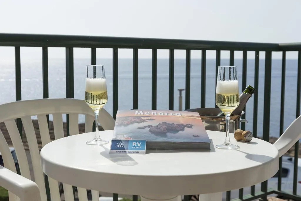 TWIN SEA VIEW CAPACITY 2 Room, RV Hotel Sea Club Menorca, Menorca