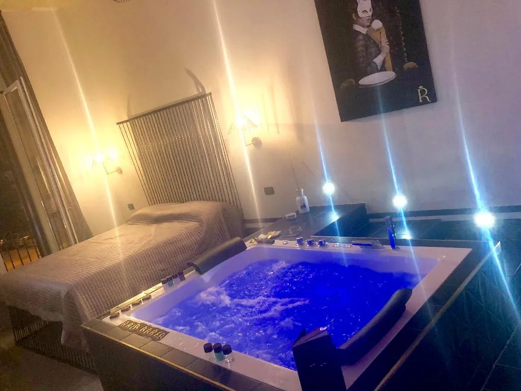 SUITE WITH JACUZZI Room, Il salotto della regina, Naples