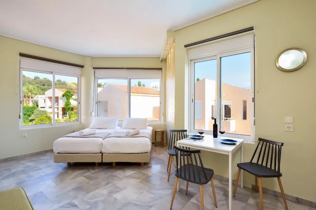 STUDIO POOL VIEW Room, Elma's Dream Apartments, Crete