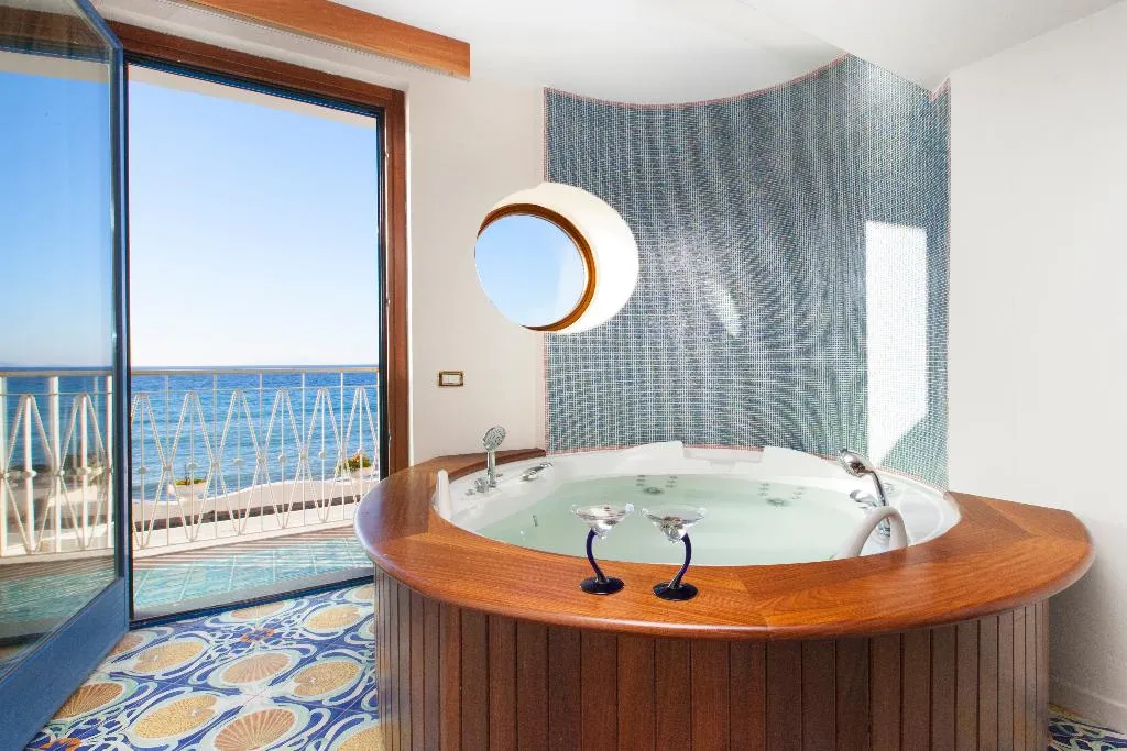 JUNIOR SUITE STANDARD Room, Alimuri Bay Resort, Naples