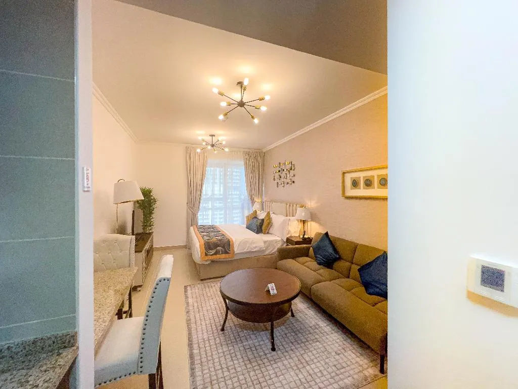 STUDIO ONE BEDROOM ONE BATHROOM Room, Goldcrest Executive, Dubai