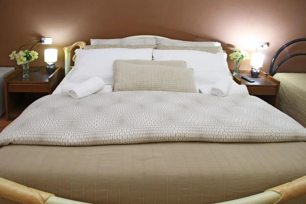 Room, Central Beds, Florence
