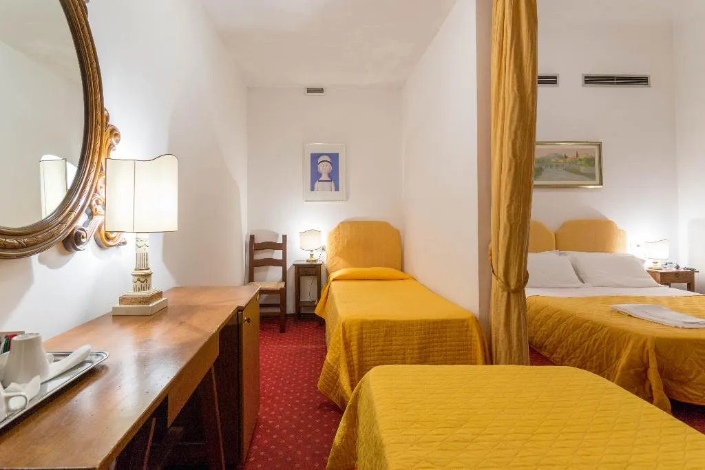 QUADRUPLE CLASSIC Room, Hotel Rex, Florence