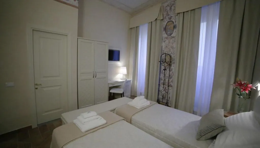 Room, Hotel Renaissance, Florence
