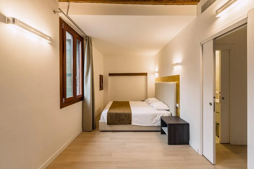 APARTMENT CAPACITY 4 ONE BEDROOM Room, Charming Palace Corte Del Teatro, Venice