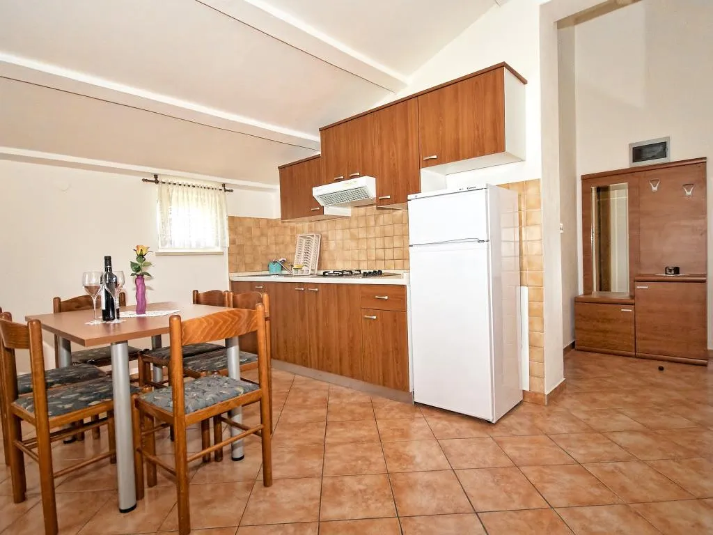 APARTMENT CAPACITY 5 Room, Apartments Snjezana, Istria