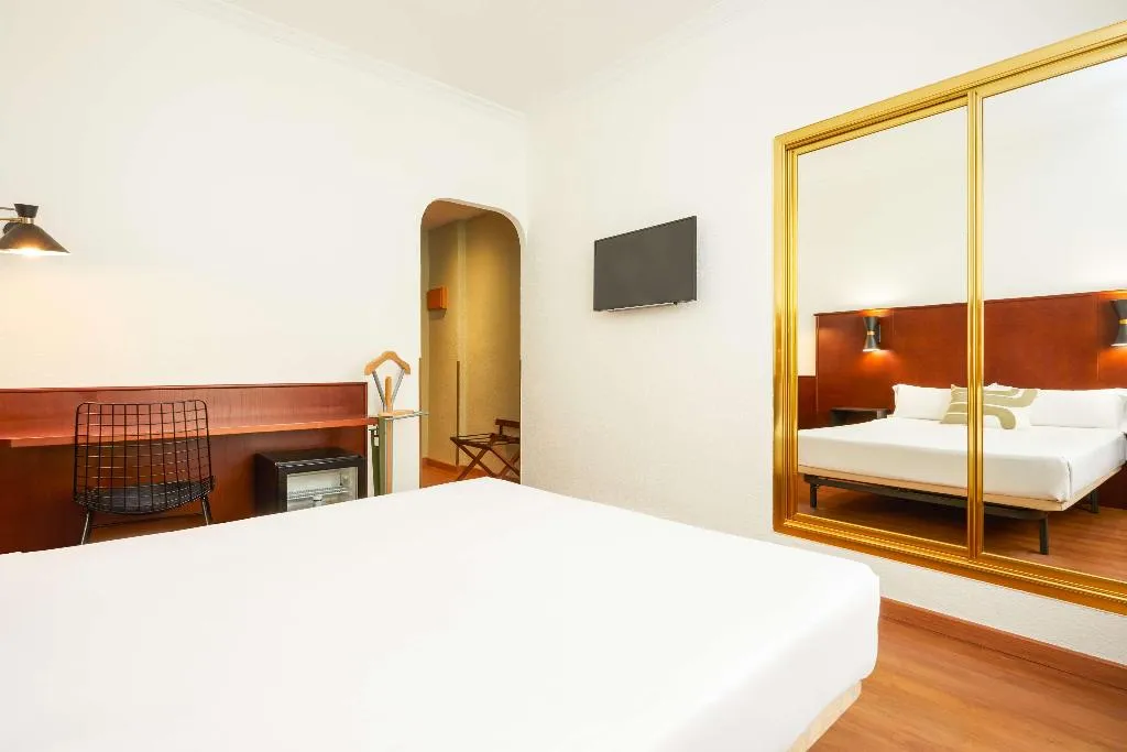 Room, Cason del Tormes, Madrid