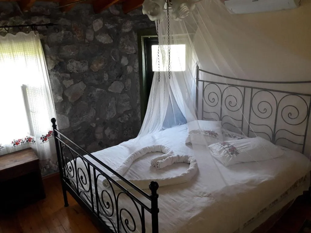 Room, Otantik Tas Ev, Dalaman