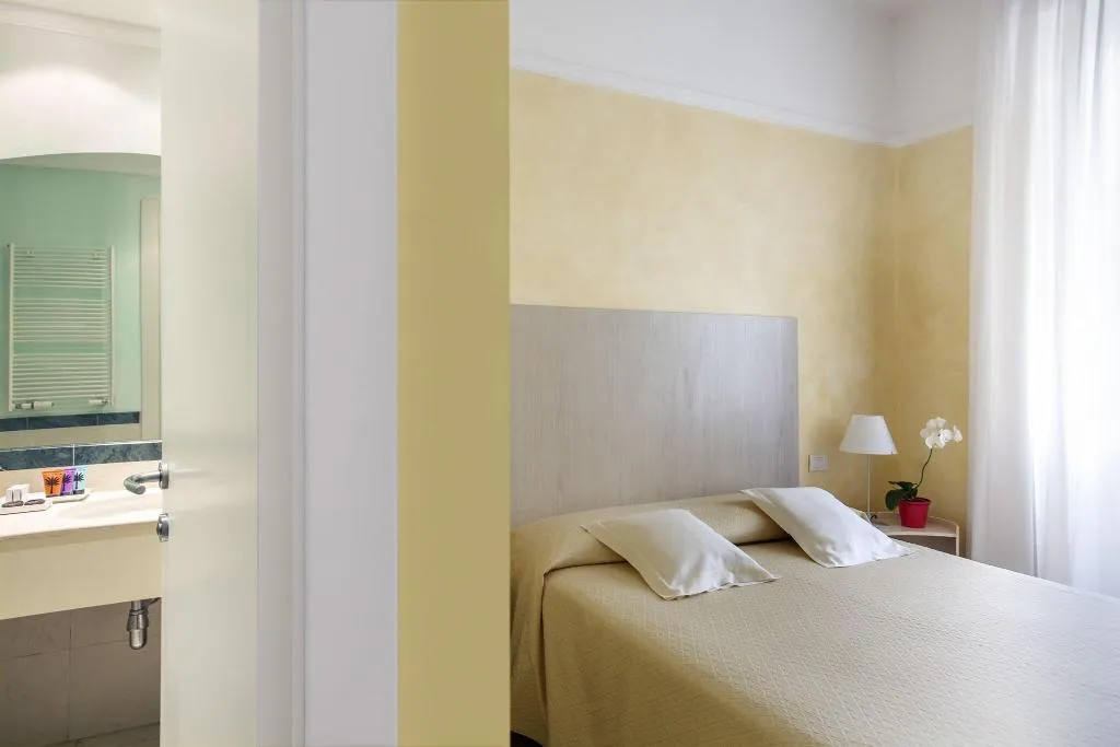 Room, Colombia, Milan