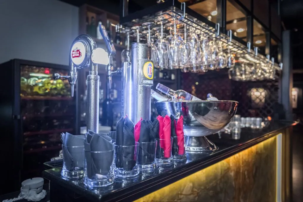 Bar, Signature 1 Hotel Tecom, Dubai