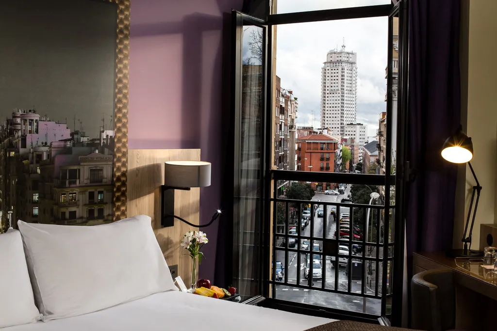 DOUBLE SUPERIOR Room, Leonardo Hotel Madrid City Center, Madrid