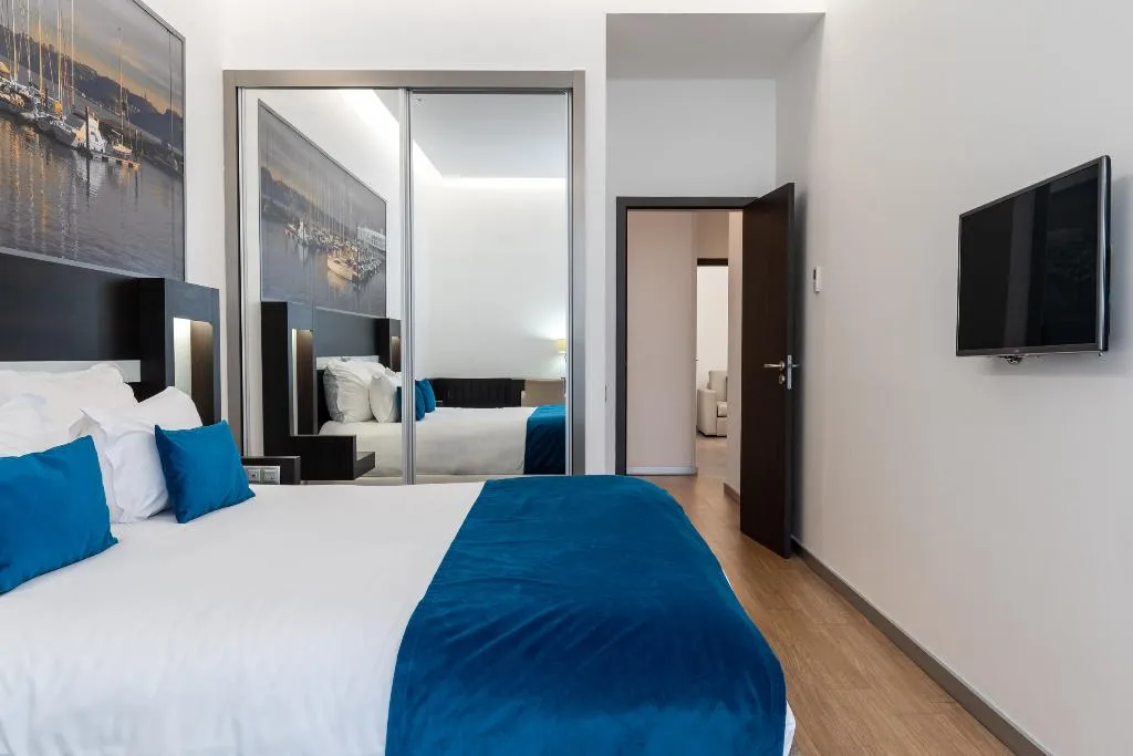 JUNIOR SUITE CAPACITY 4 Room, Jupiter Lisboa Hotel – Rooftop & Spa, Lisbon