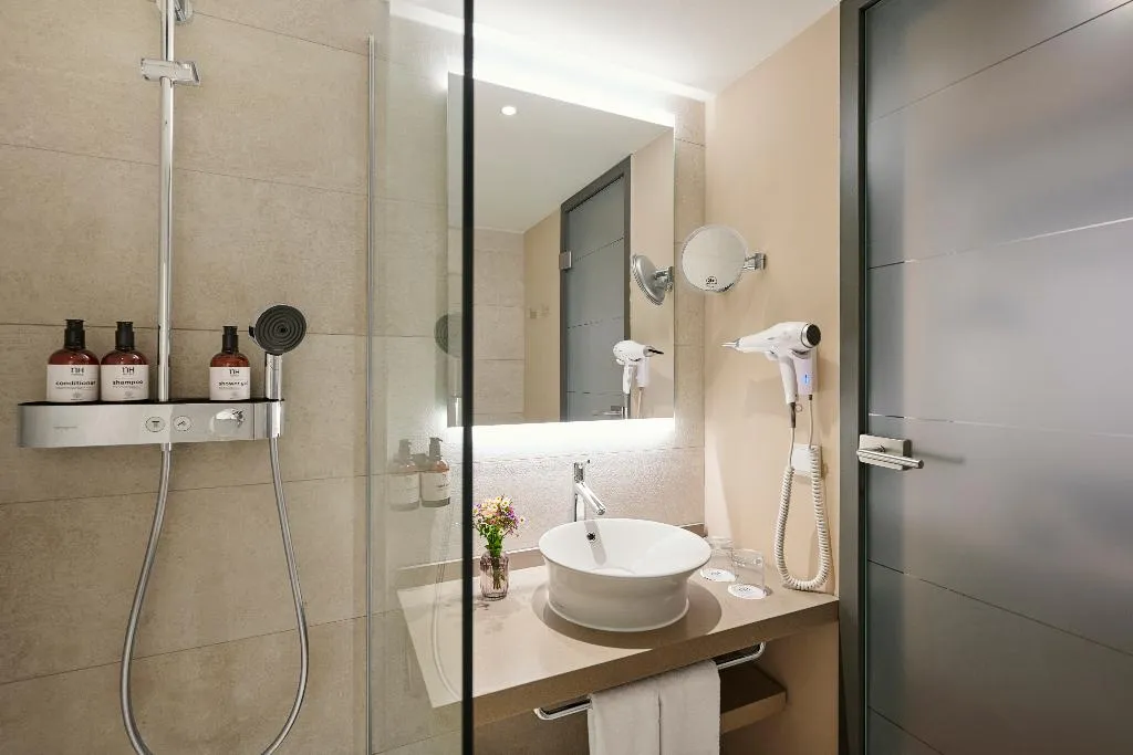 JUNIOR SUITE STANDARD Room, NH Berlin Kurfürstendamm, Berlin