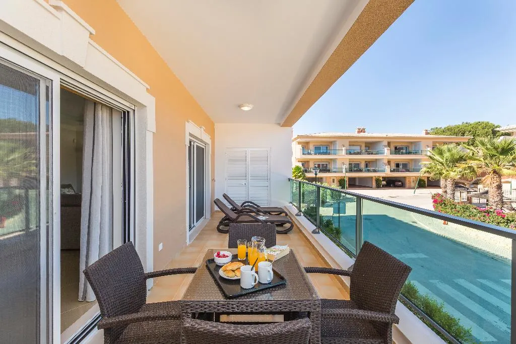 VILLA THREE BEDROOMS Room, Lakeside Country Club, Algarve