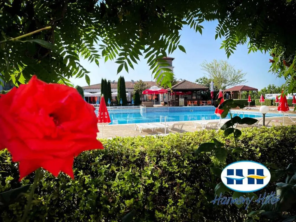 Pool, Harmony Hills, Varna
