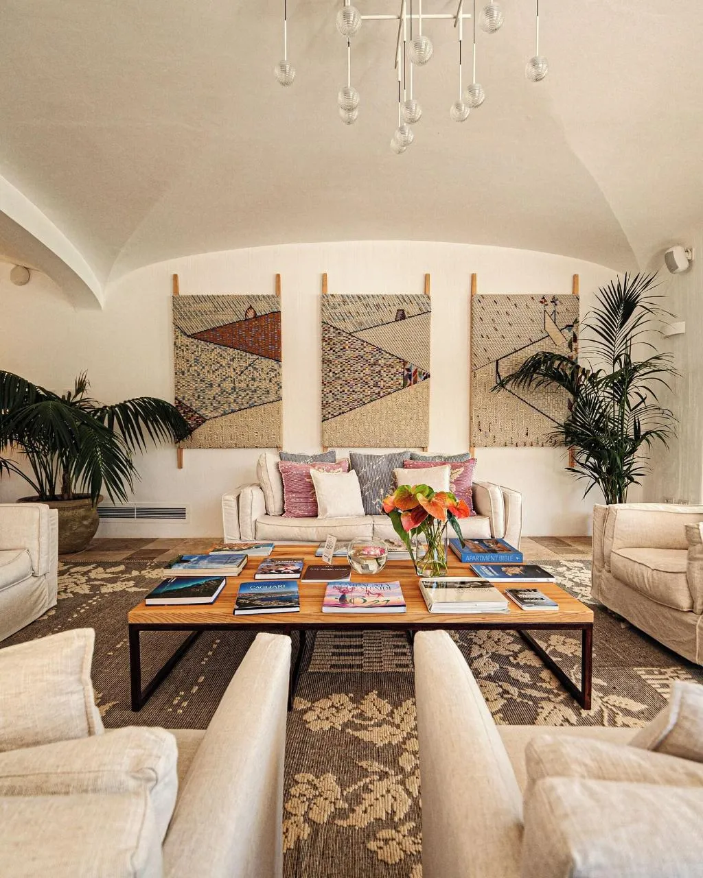 Lobby, Sant Efis, Cagliari