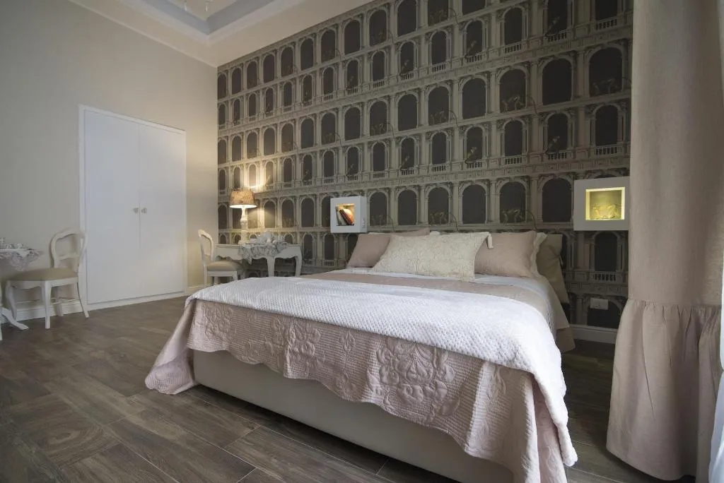 Room, Domus Deorum Deluxe, Naples