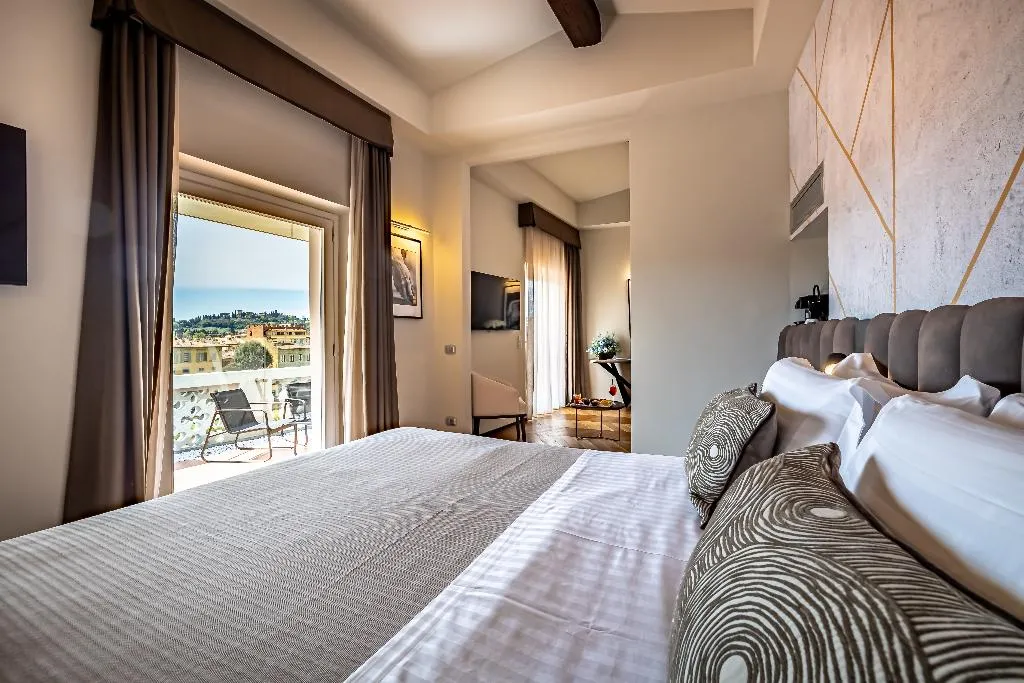 SUITE DELUXE WITH TERRACE Room, Palazzo Alfieri, Florence