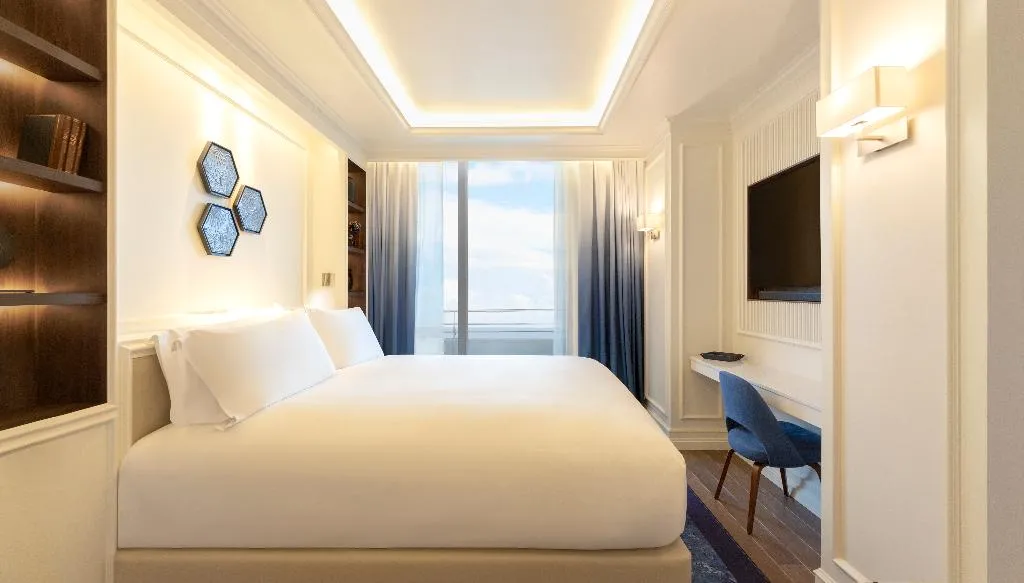 SUITE WITH TERRACE Room, Sofitel Barcelona Skipper, Barcelona