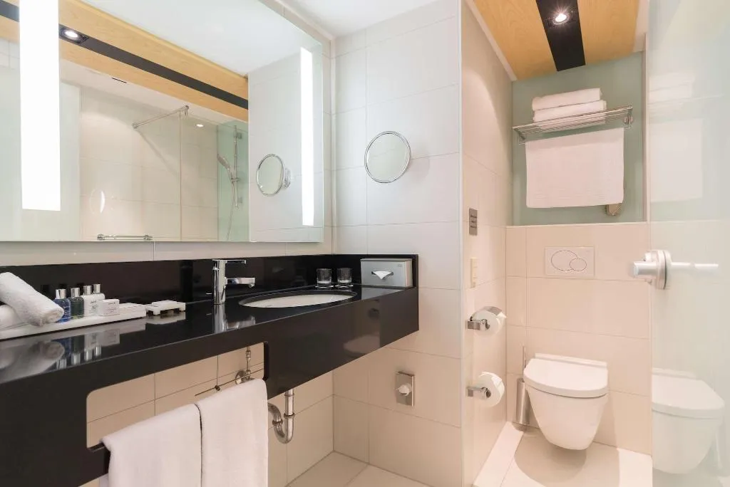 TWIN PREMIUM Room, Radisson Blu Hotel Amsterdam, Amsterdam