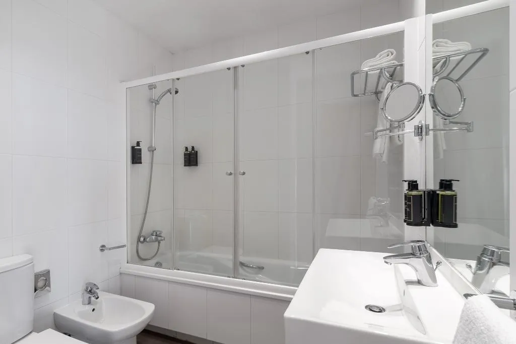 SINGLE STANDARD Room, Dorma Victoria Palace, Madrid