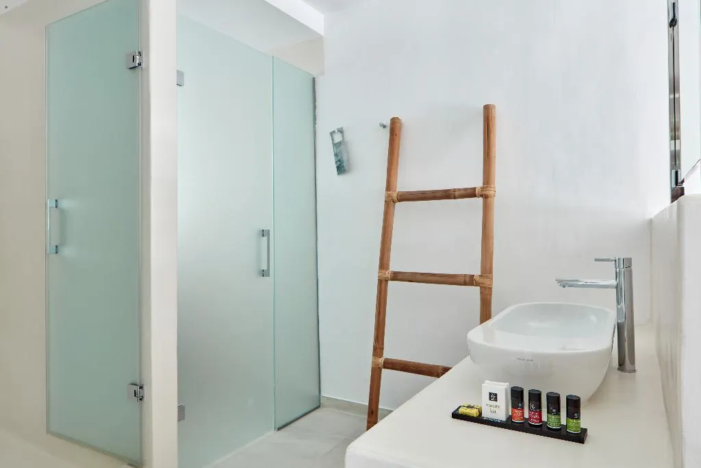 SUITE DELUXE WITH JACUZZI Room, Archipelagos Hotel, Mykonos