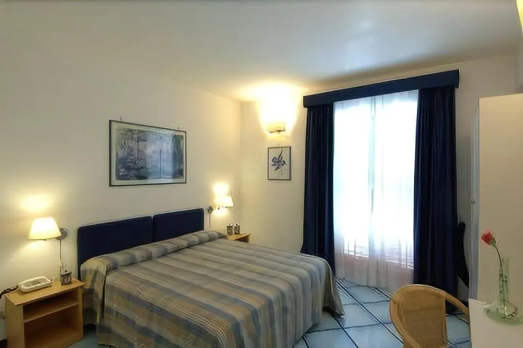 Room, Hotel Le Fioriere, Naples