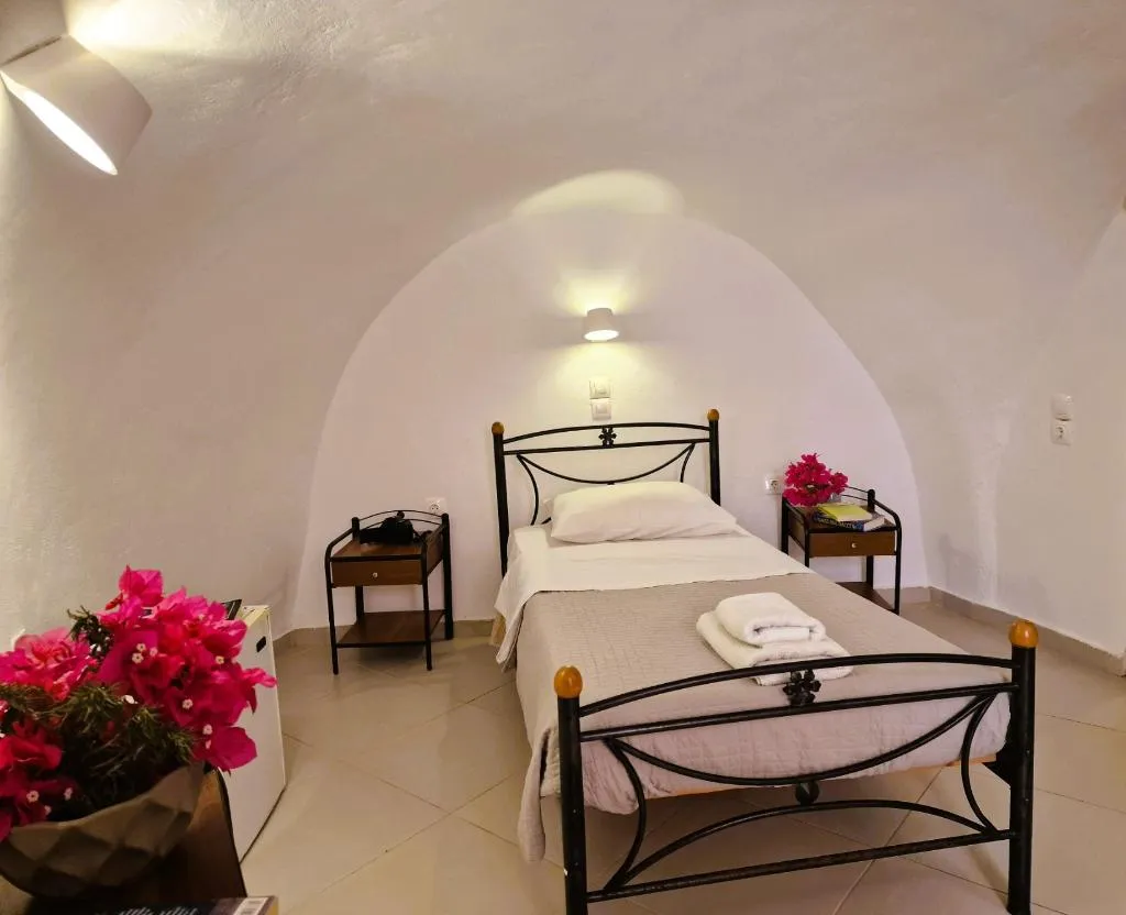 SINGLE ECONOMY Room, Kykladonisia Traditional Settlement, Santorini