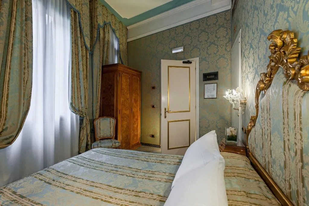 Room, Hotel Al Ponte Antico, Venice