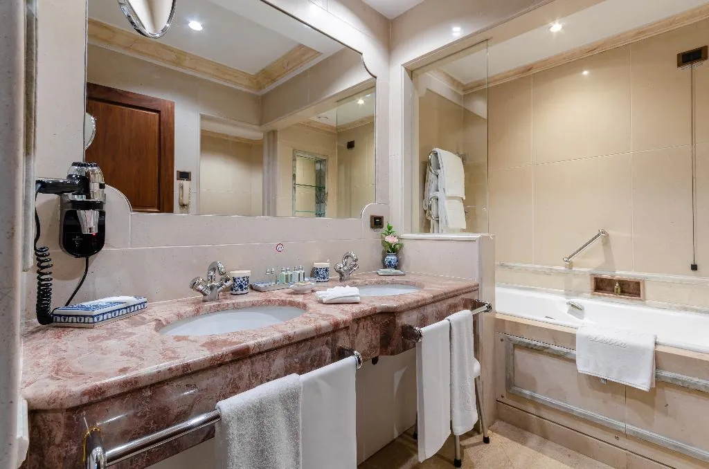 Double or Twin DELUXE Room, Olissippo Lapa Palace, Lisbon