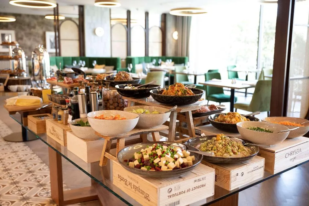 Restaurant, Boeira Garden Hotel Porto Gaia, Curio Collection, Porto