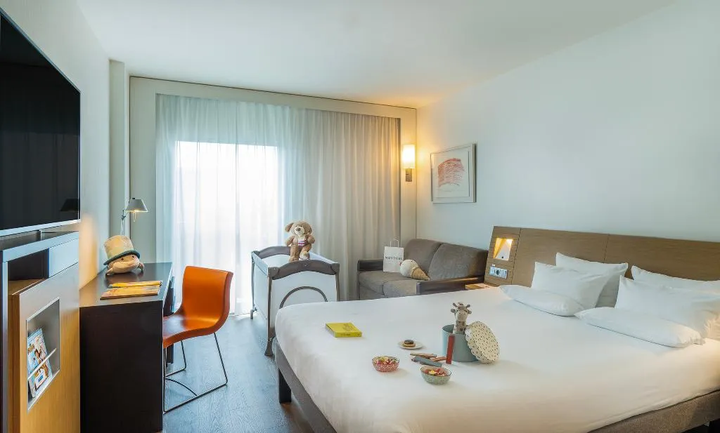 DOUBLE SUPERIOR QUEEN BED Room, Novotel Barcelona City, Barcelona