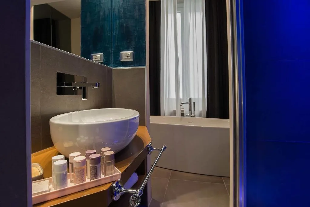 DOUBLE DELUXE QUEEN BED Room, Colonna Suite Del Corso, Rome