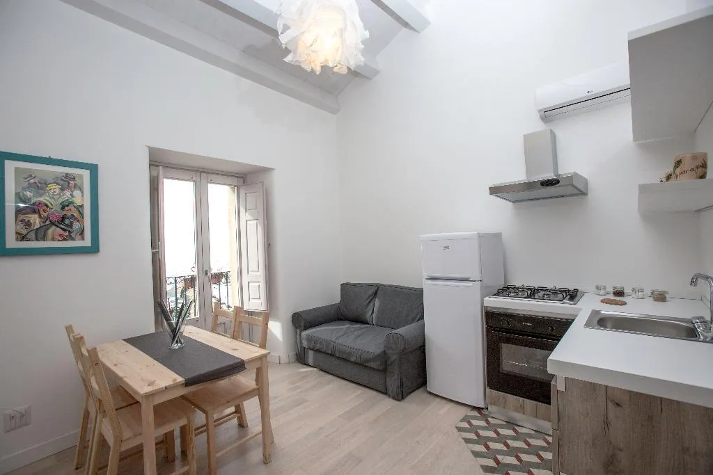 APARTMENT CAPACITY 2 Room, Residence Ventimiglia, Palermo