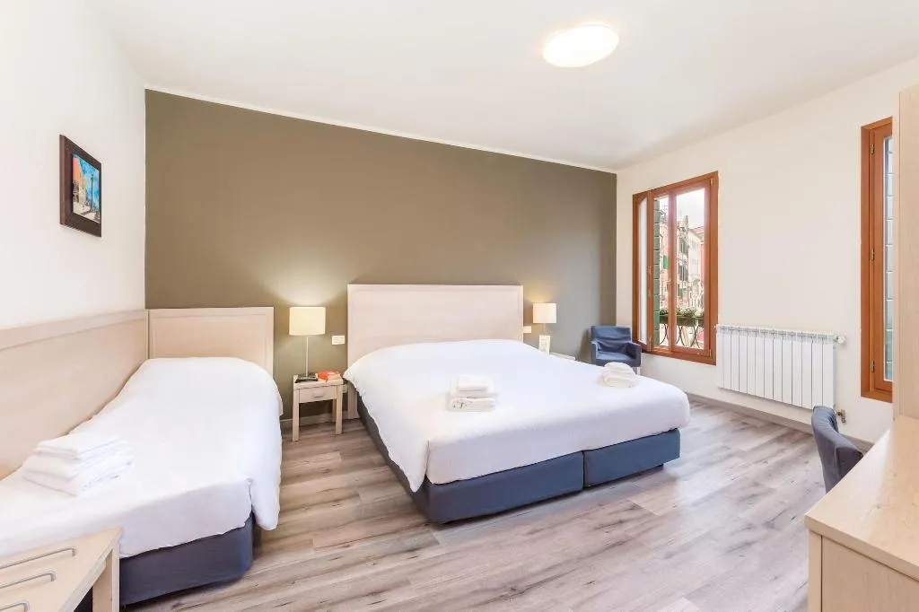 Room, B&B Casanova ai Tolentini, Venice