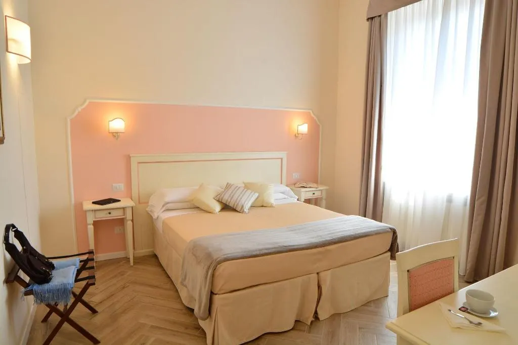 Room, Dimora Salviati, Florence