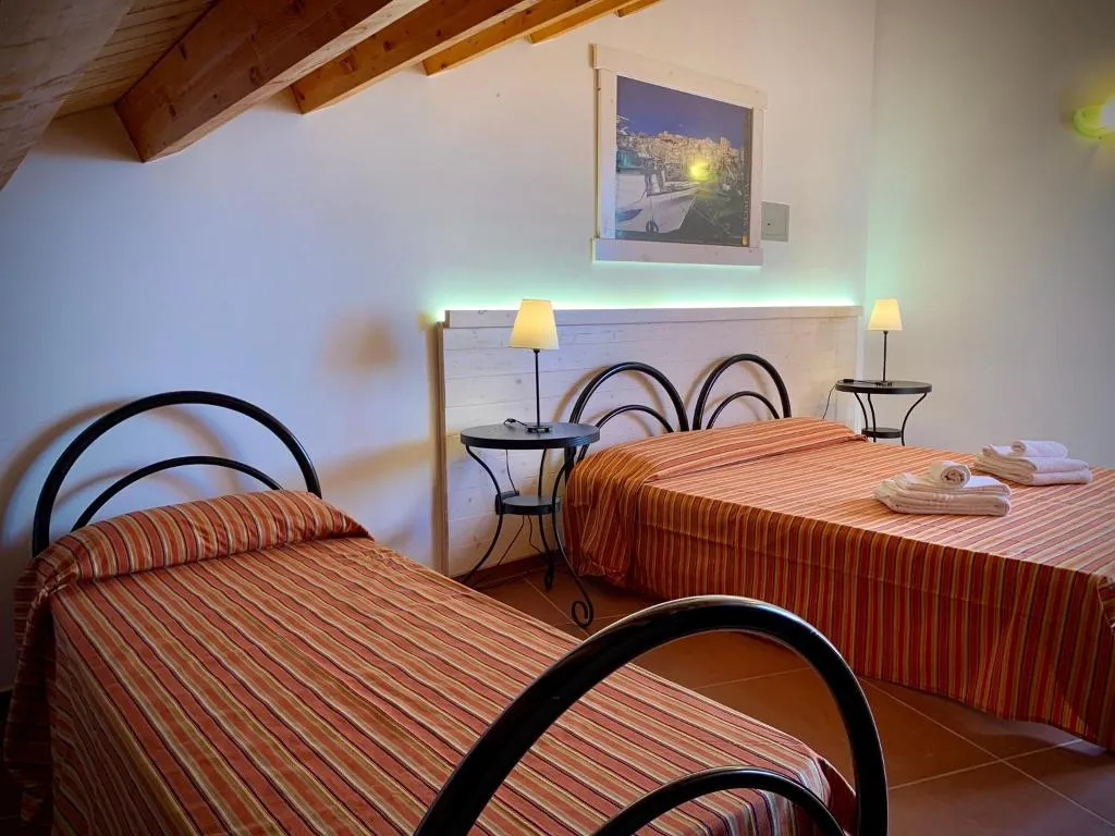 APARTMENT CAPACITY 4 Room, La Luna Nel Pozzo, Catania