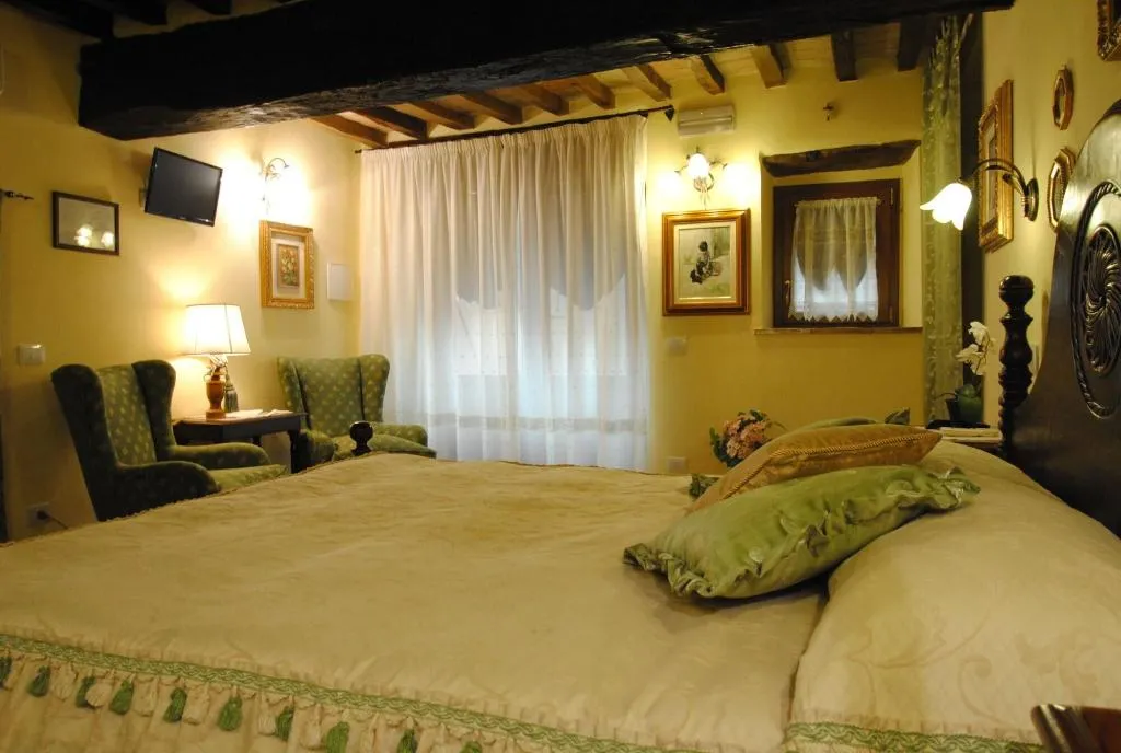 Room, Albergo Torre Sangiovanni, Perugia