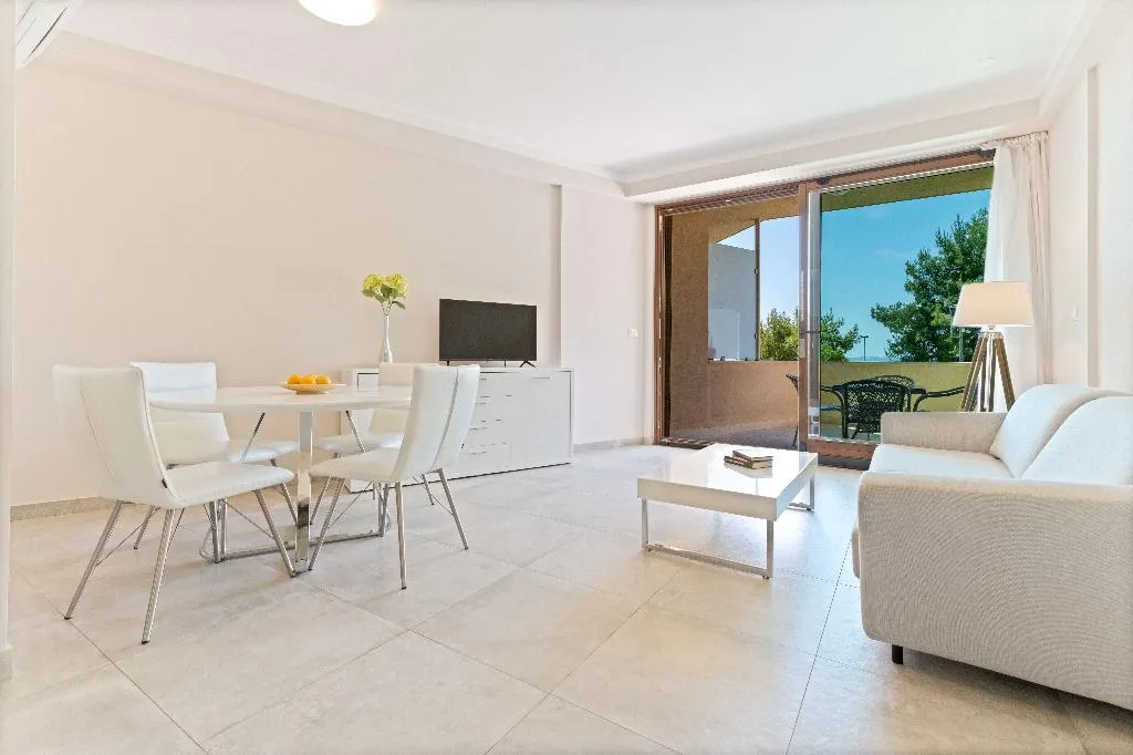 APARTMENT TWO BEDROOMS ONE BATHROOM Room, The Residence, Split