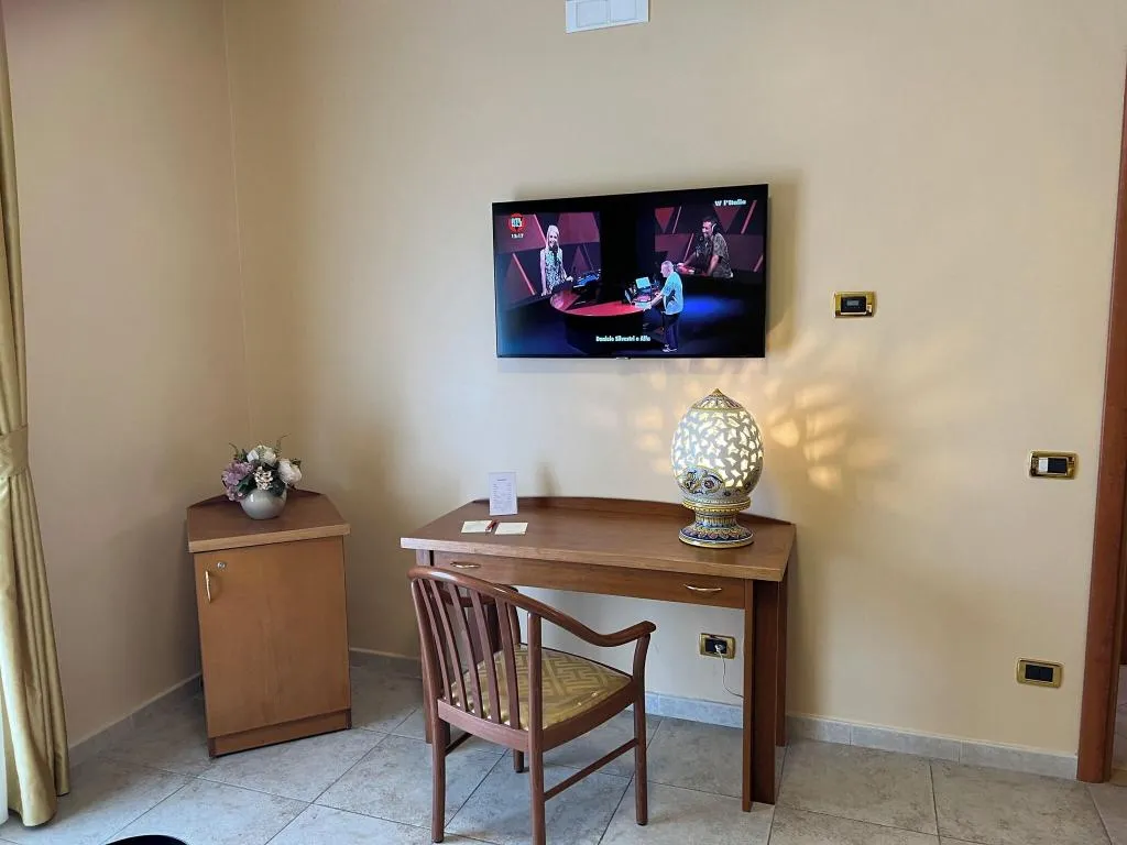 Room, Hotel Maddaloni, Naples