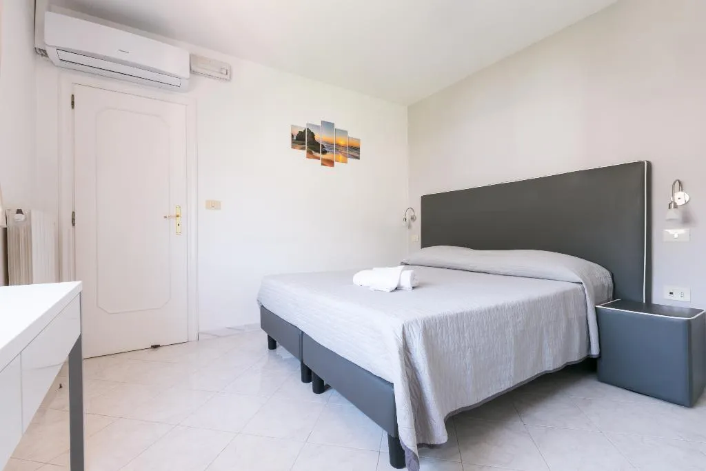 DOUBLE STANDARD Room, Sisters' Hostel, Naples