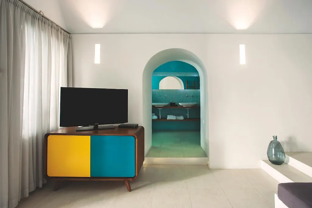 SUITE WITH PRIVATE POOL Room, Remezzo Villas, Santorini
