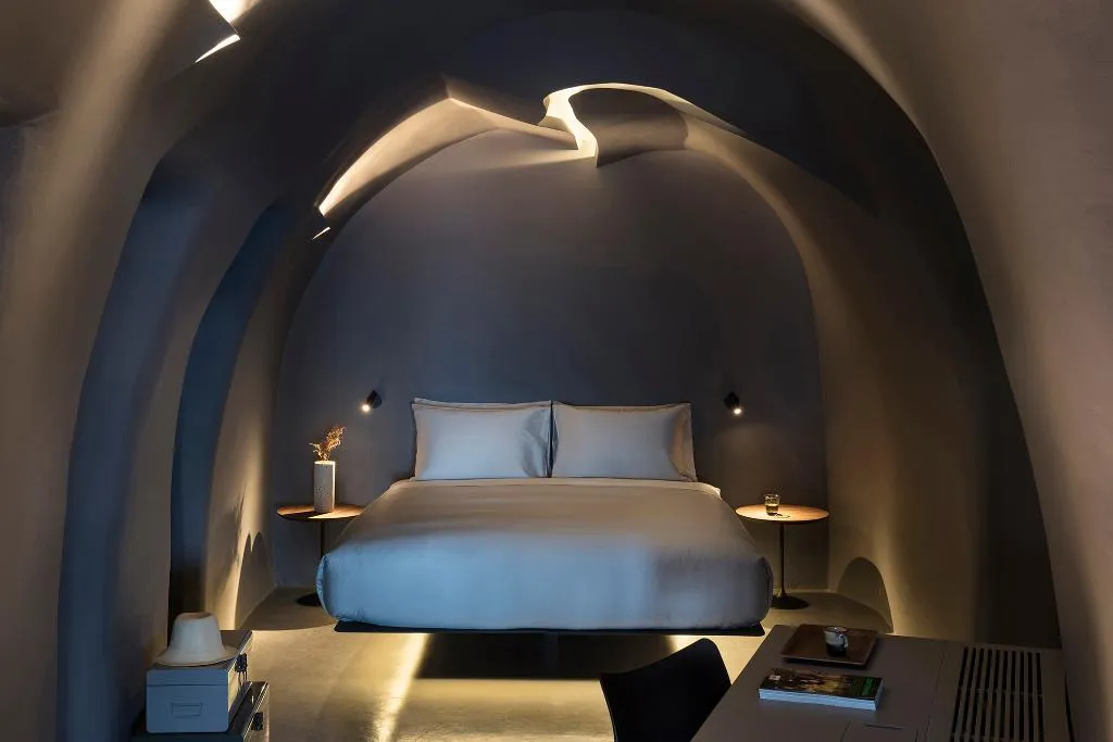 SUITE DELUXE WITH JACUZZI Room, Kivotos Santorini, Santorini