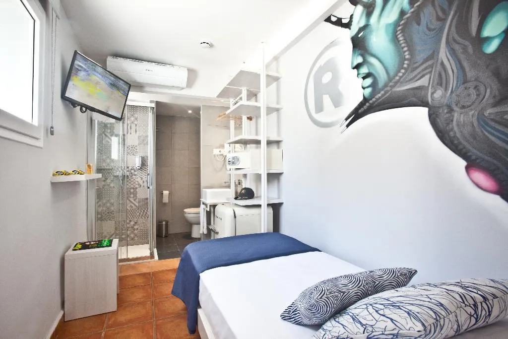 SINGLE PREMIUM Room, Ryans La Marina, Ibiza